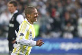 Besiktas A Ligdeki 100 Gol Alex Ten Fenerbahce Spor Kulubu