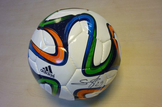 Futbolcularimizdan Imzali 2014 Dunya Kupasi Topu Fenercell Lilere Hediye Fenerbahce Spor Kulubu