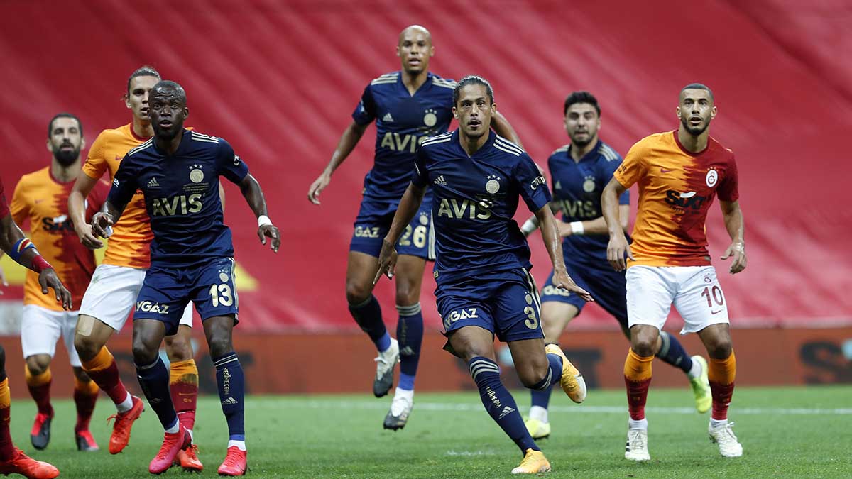 Bonkers By The Bosphorus Why Fenerbahce Vs Galatasaray Is More Than A Game Fourfourtwo