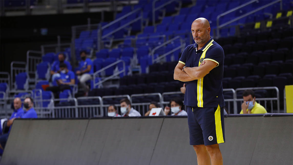 Başantrenörümüz Aleksandar Djordjevic: Oyuncularım omuzlarıma basarak yıldızlara ulaşan kişiler olsun istiyorum - Fenerbahçe Spor Kulübü