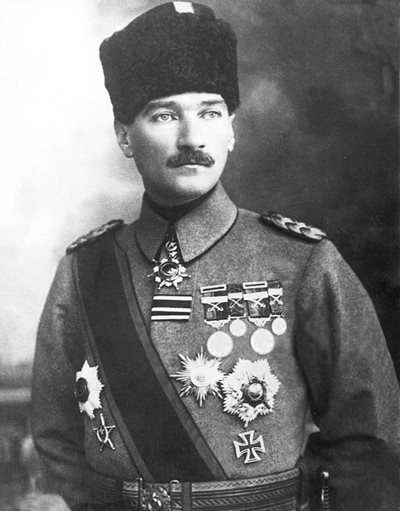 FenerbahceOrg_AtaturkFB_03_1918_KulubuZiyaretGunlerindeAtaturk.jpg FenerbahceOrg_AtaturkFB_03_1918_KulubuZiyaretGunlerindeAtaturk.jpg